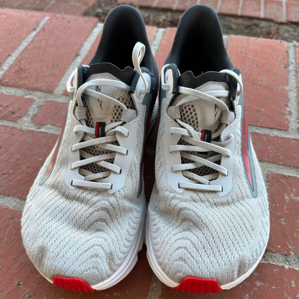 Altra Mens 10.5 Toronto 6 Trail Shoes